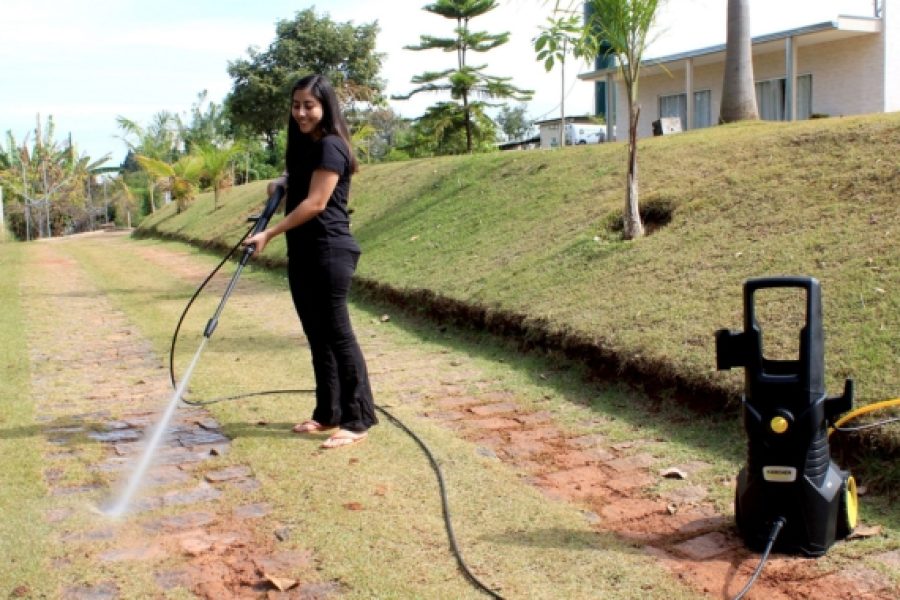 Como Tirar Limo da Calçada de Forma Eficiente